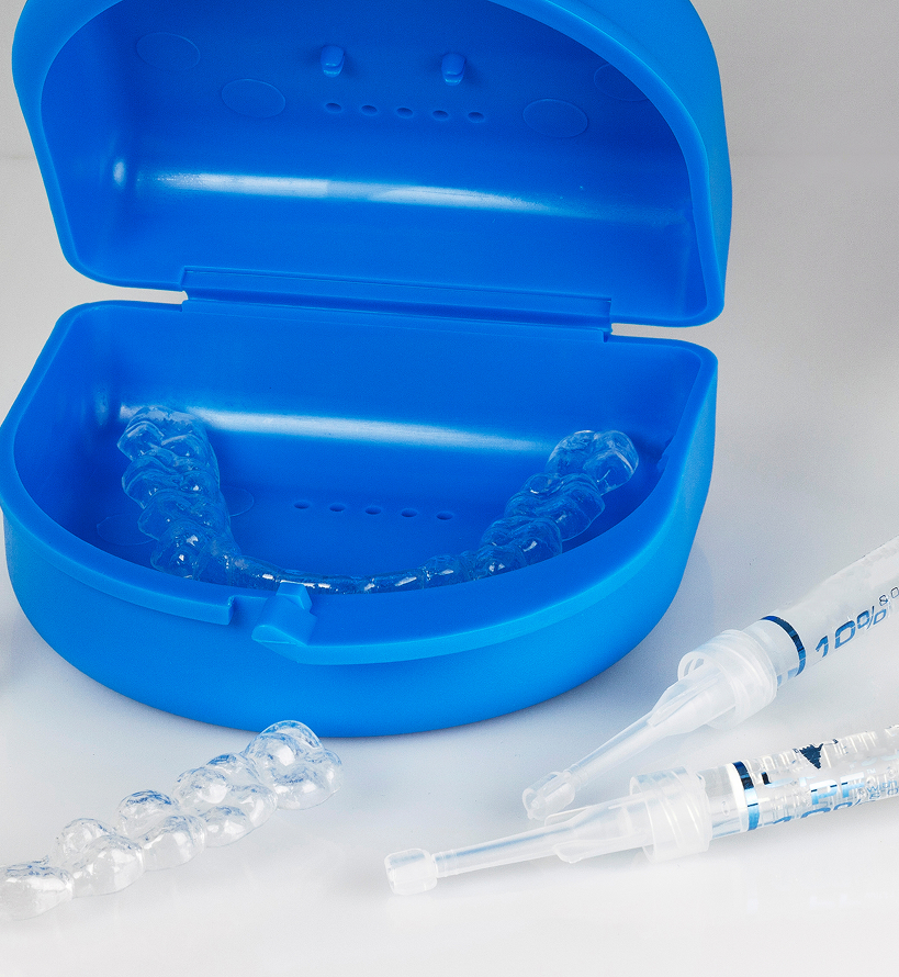 Blanchiment à domicile Blanchiment à domicile avec gouttières sur mesure